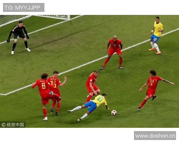 前裁判解析廷伯点球争议：身体接触延续至禁区上半身犯规更易被识别